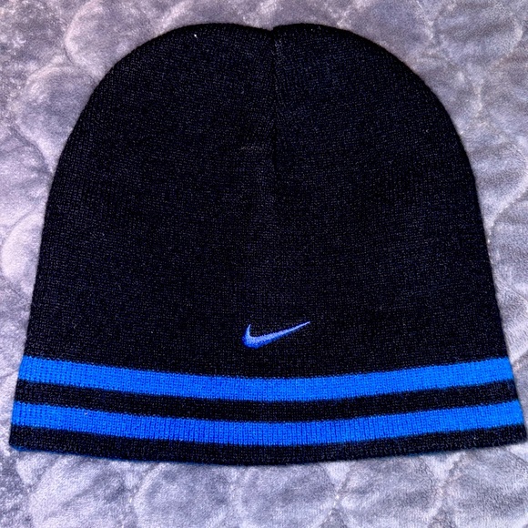 Youth Nike Beanie - Picture 1 of 2